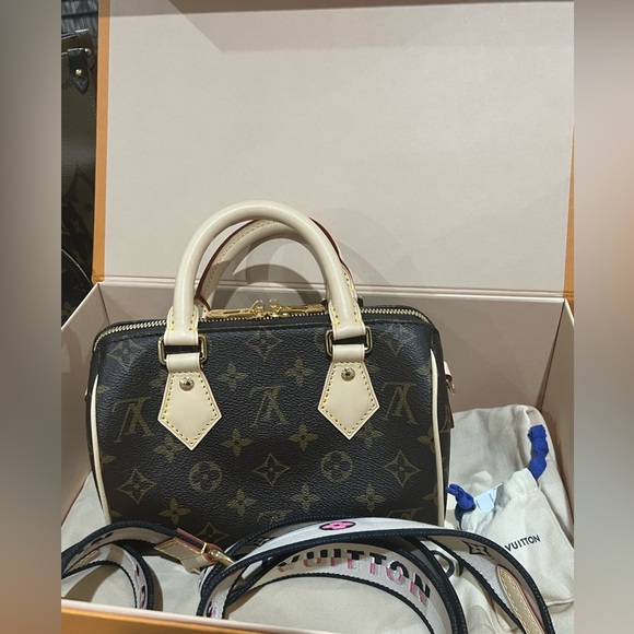 🖤🤍💗Louis Vuitton Speedy 20 w/adjustable strap💗🤍🖤 - Picture 5 of 11